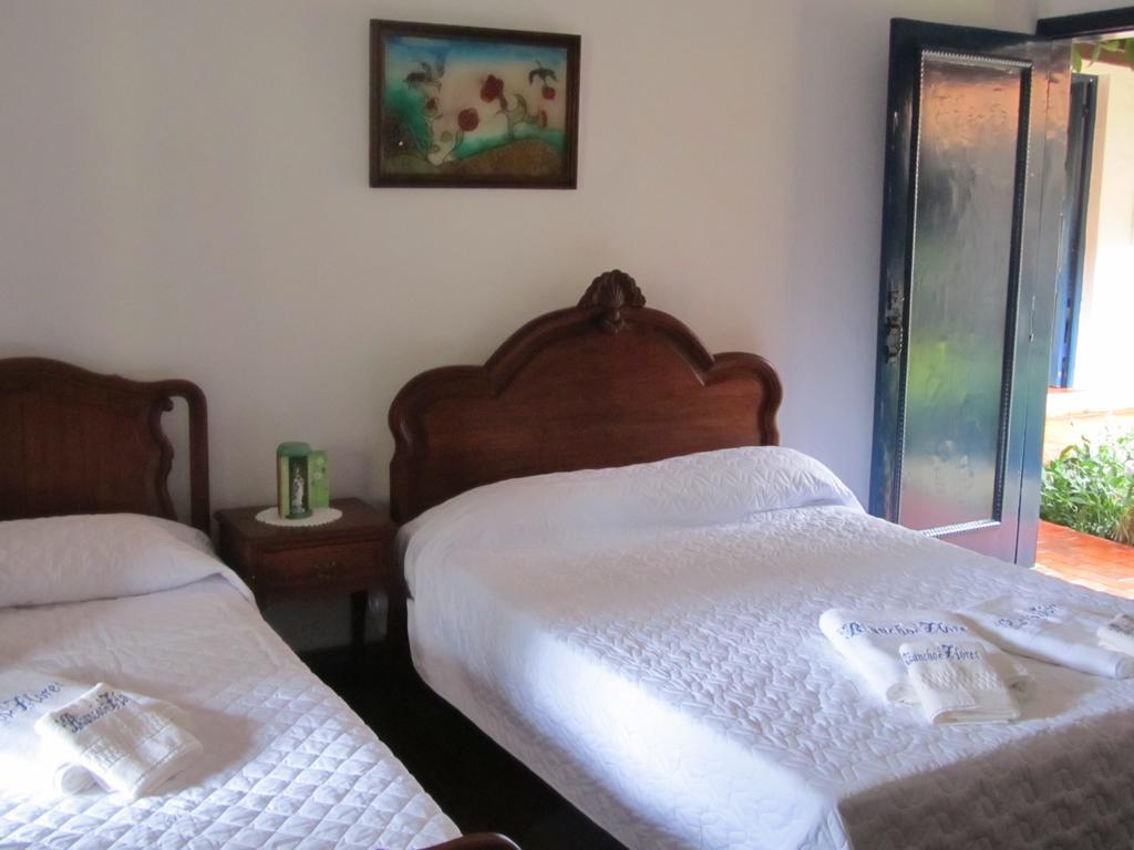 Pousada Rancho Flores Каэте Экстерьер фото